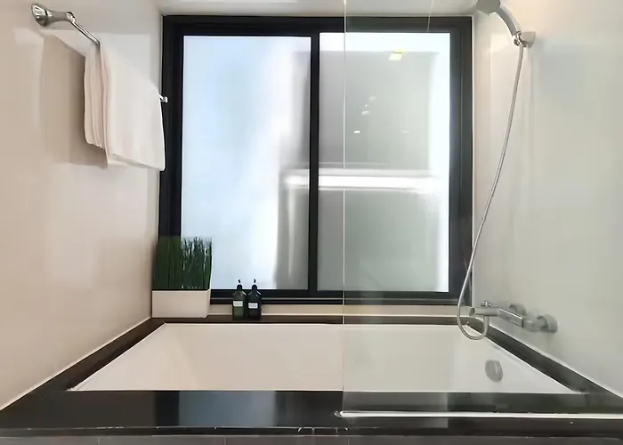 Circle S Sukhumvit 12 *